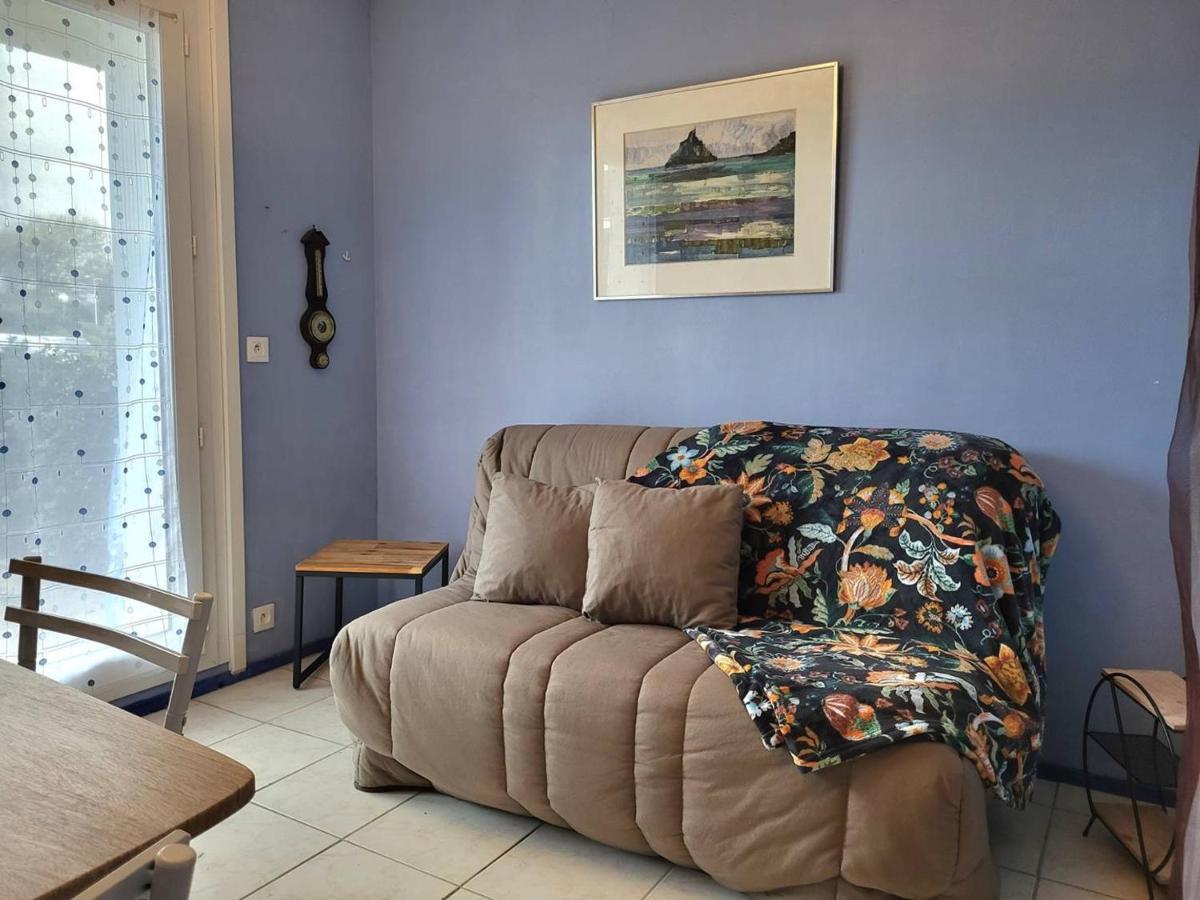 Studio Avec Terrasse, Parking Prive Et Acces Direct A La Plage - Fr-1-465-86 Merville-Franceville-Plage Exterior foto