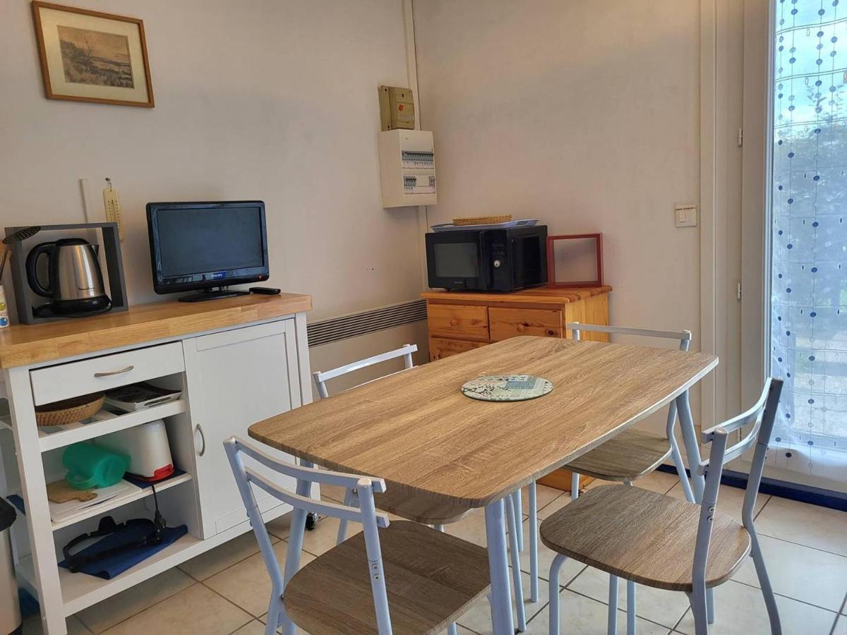 Studio Avec Terrasse, Parking Prive Et Acces Direct A La Plage - Fr-1-465-86 Merville-Franceville-Plage Exterior foto