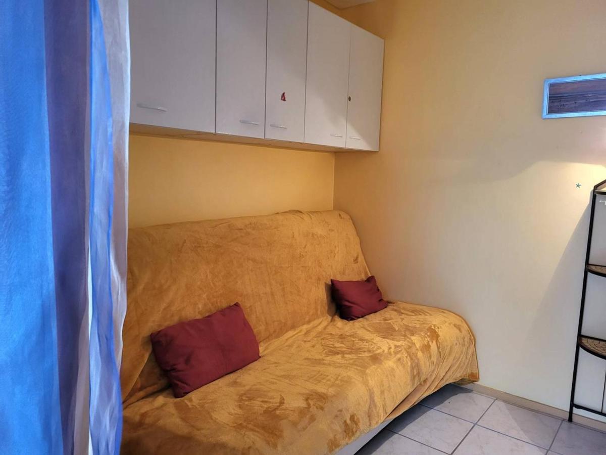 Studio Avec Terrasse, Parking Prive Et Acces Direct A La Plage - Fr-1-465-86 Merville-Franceville-Plage Exterior foto