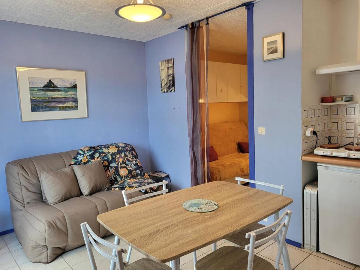 Studio Avec Terrasse, Parking Prive Et Acces Direct A La Plage - Fr-1-465-86 Merville-Franceville-Plage Exterior foto