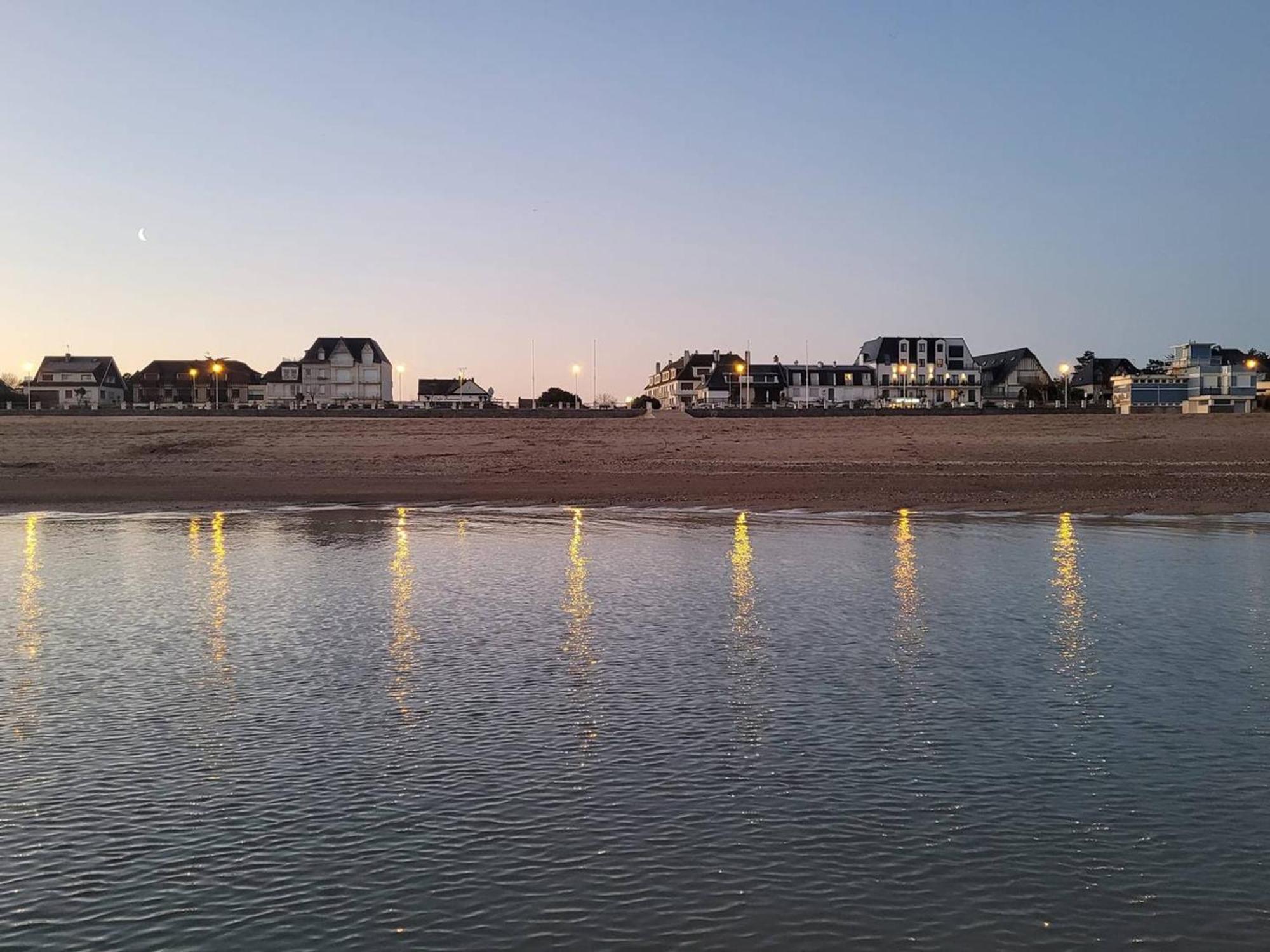 Studio Avec Terrasse, Parking Prive Et Acces Direct A La Plage - Fr-1-465-86 Merville-Franceville-Plage Exterior foto